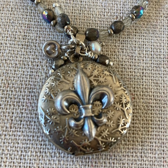 ✨ New Laura Hansen Design fleur de lys beaded locket necklace - Picture 6 of 8